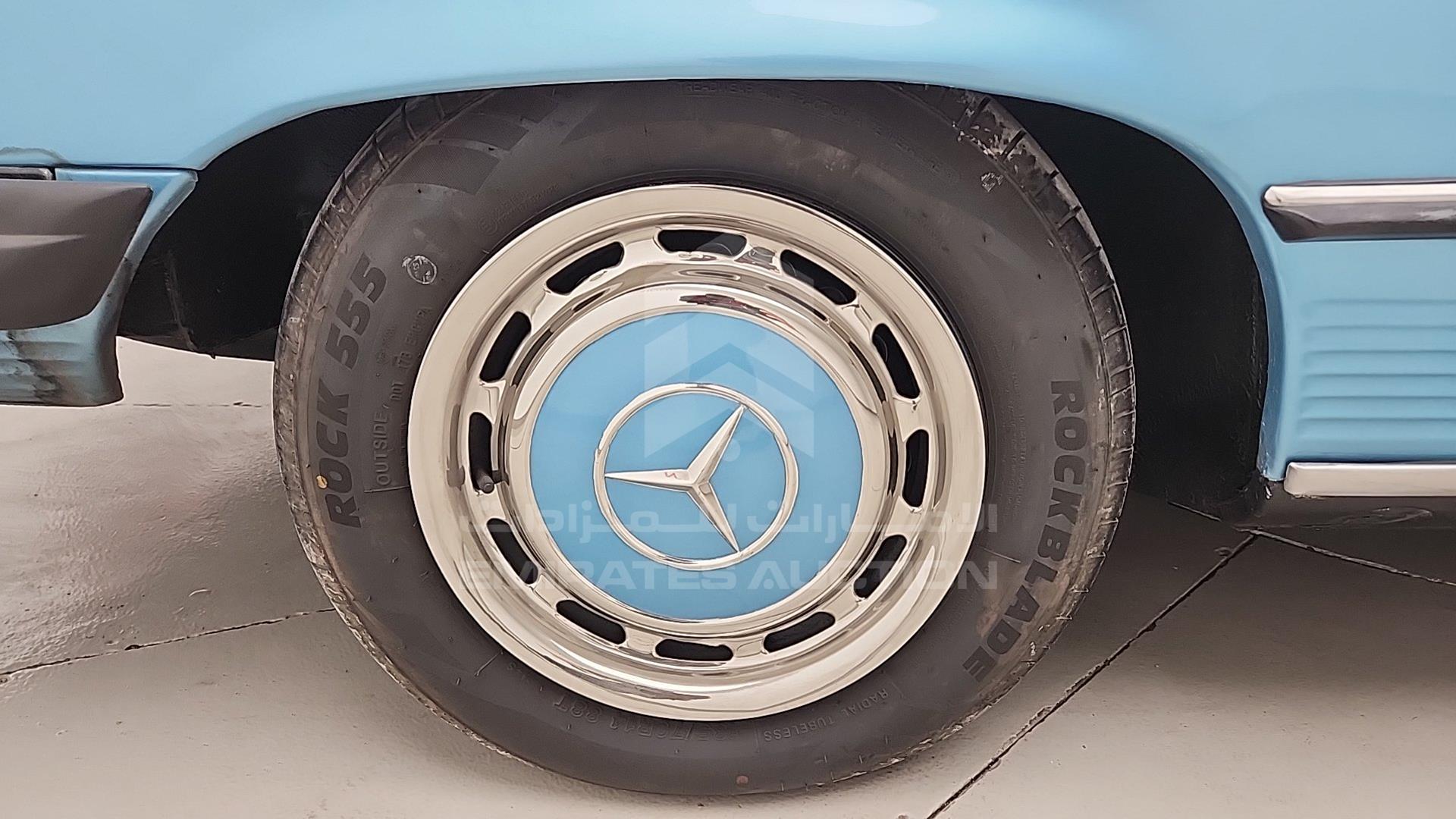 1988 MERCEDES SL 560 VIN: WDBBA48D9JA083054