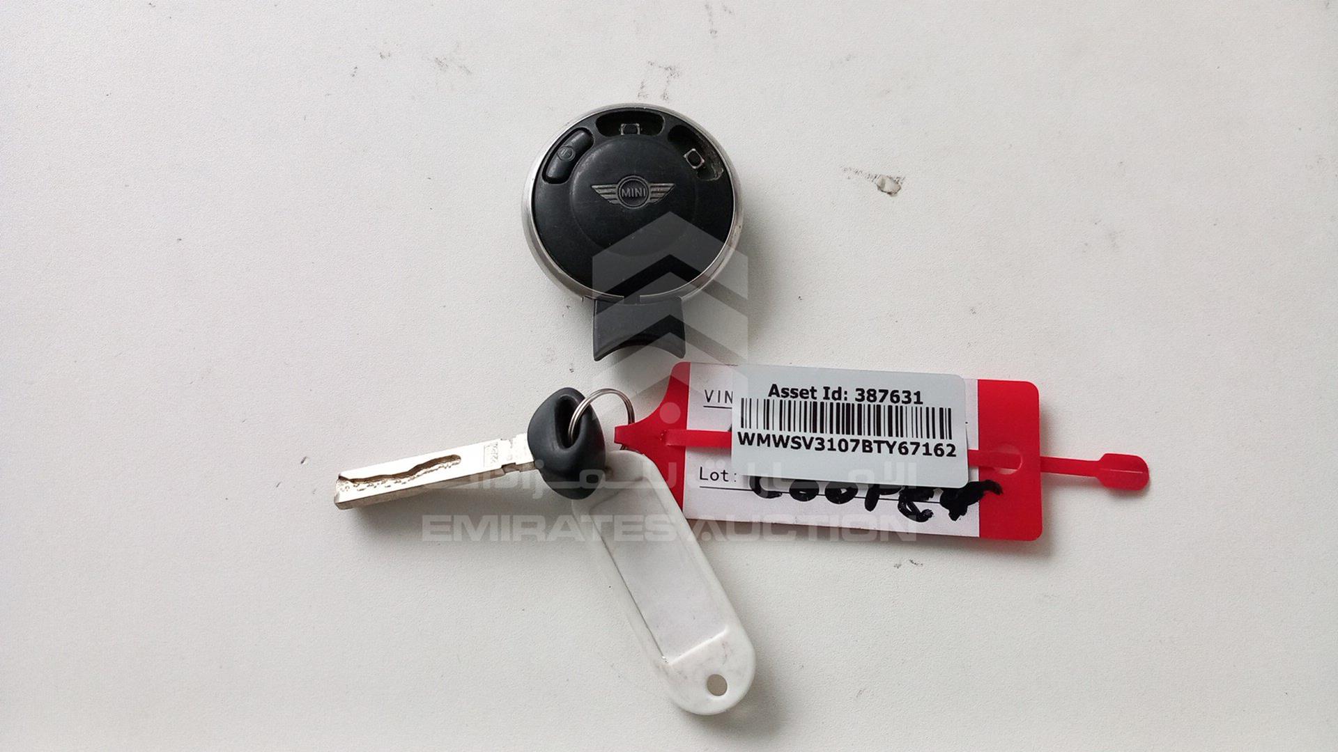 2011 MINI COOPER S VIN: WMWSV3107BTY67162