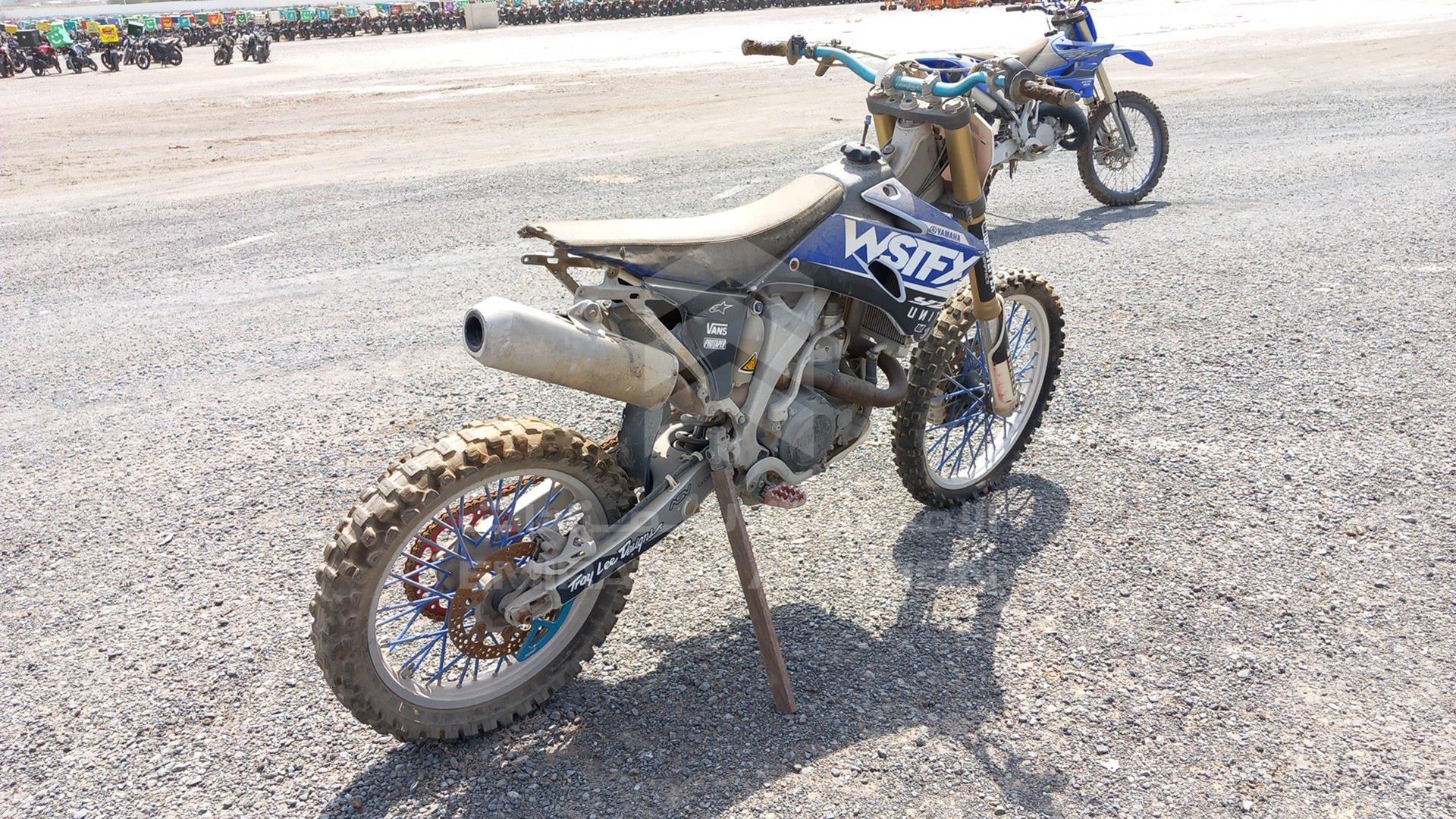 2007 YAMAHA MOTORBIKE VIN: JYACJ10C47A024005