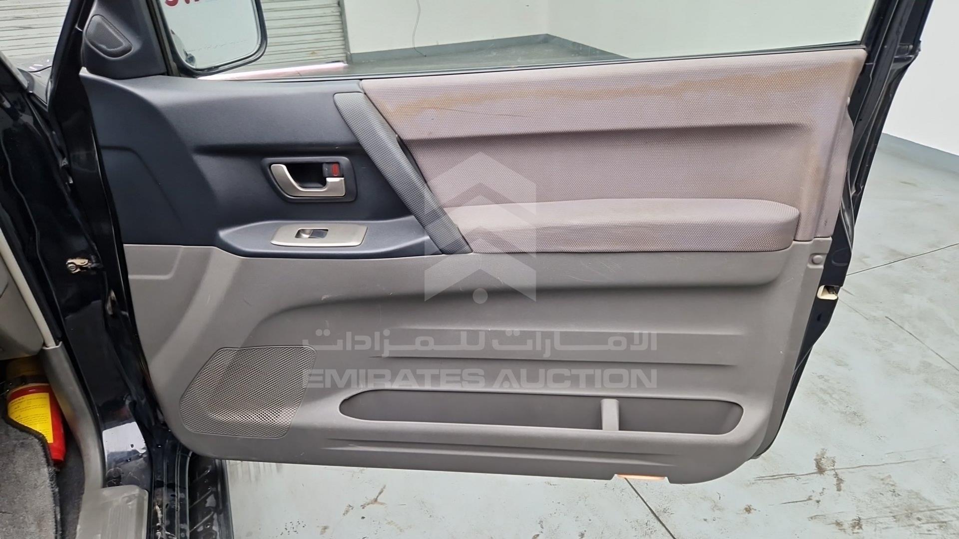 2006 MITSUBISHI PAJERO VIN: JMYMRV63W6J705247