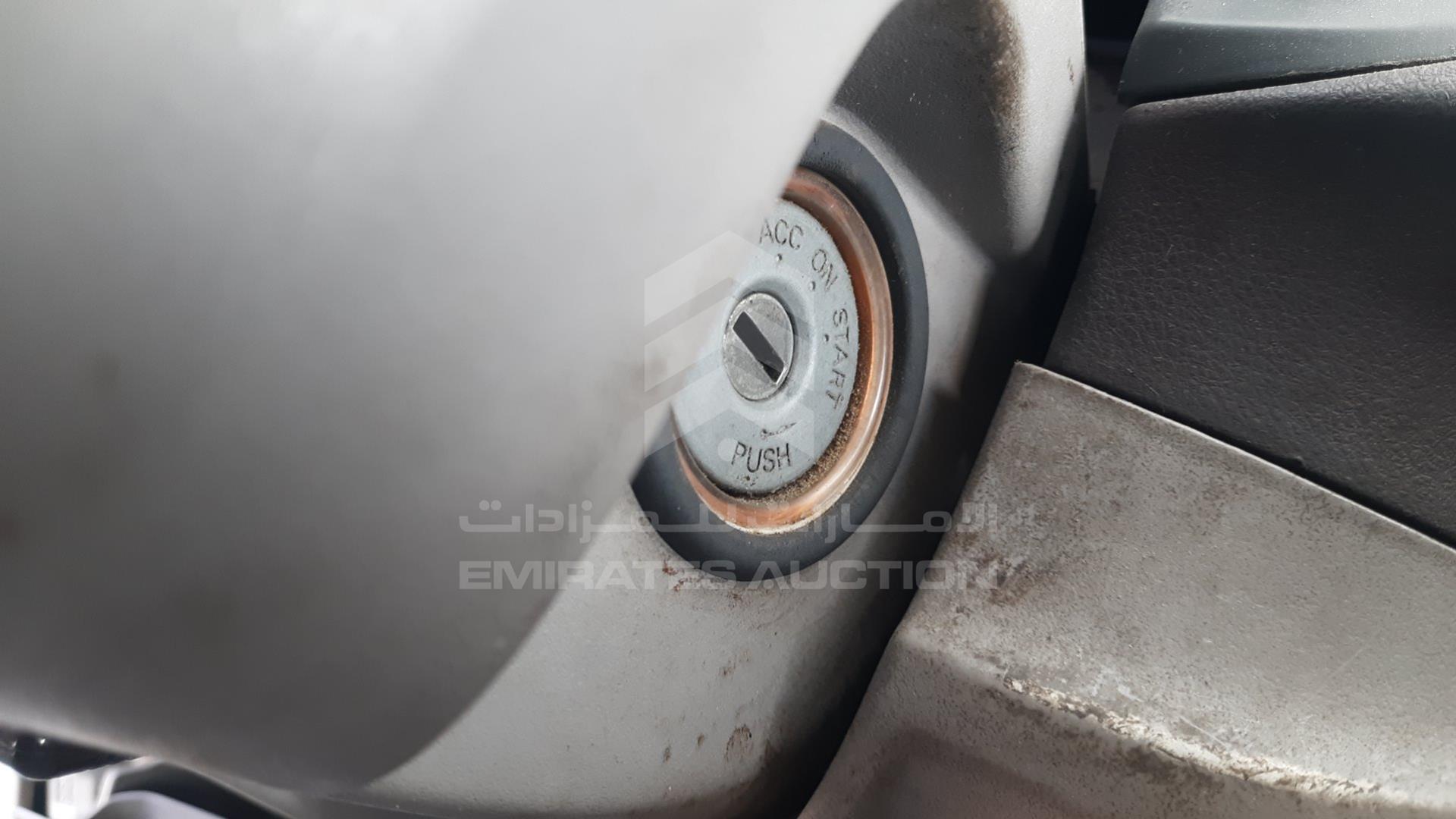 2005 MITSUBISHI GRANDIS VIN: JMYLRNA4W5Z703587