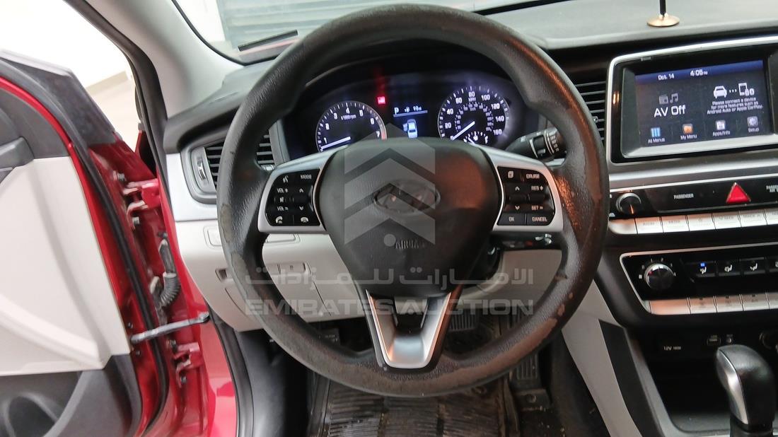 2019 Hyundai Sonata — Steering & Mounted Controls — Photo 16