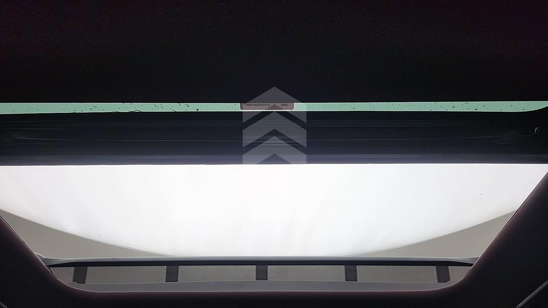 2023 Range Rover HSE — Sun Roof View — Photo 21