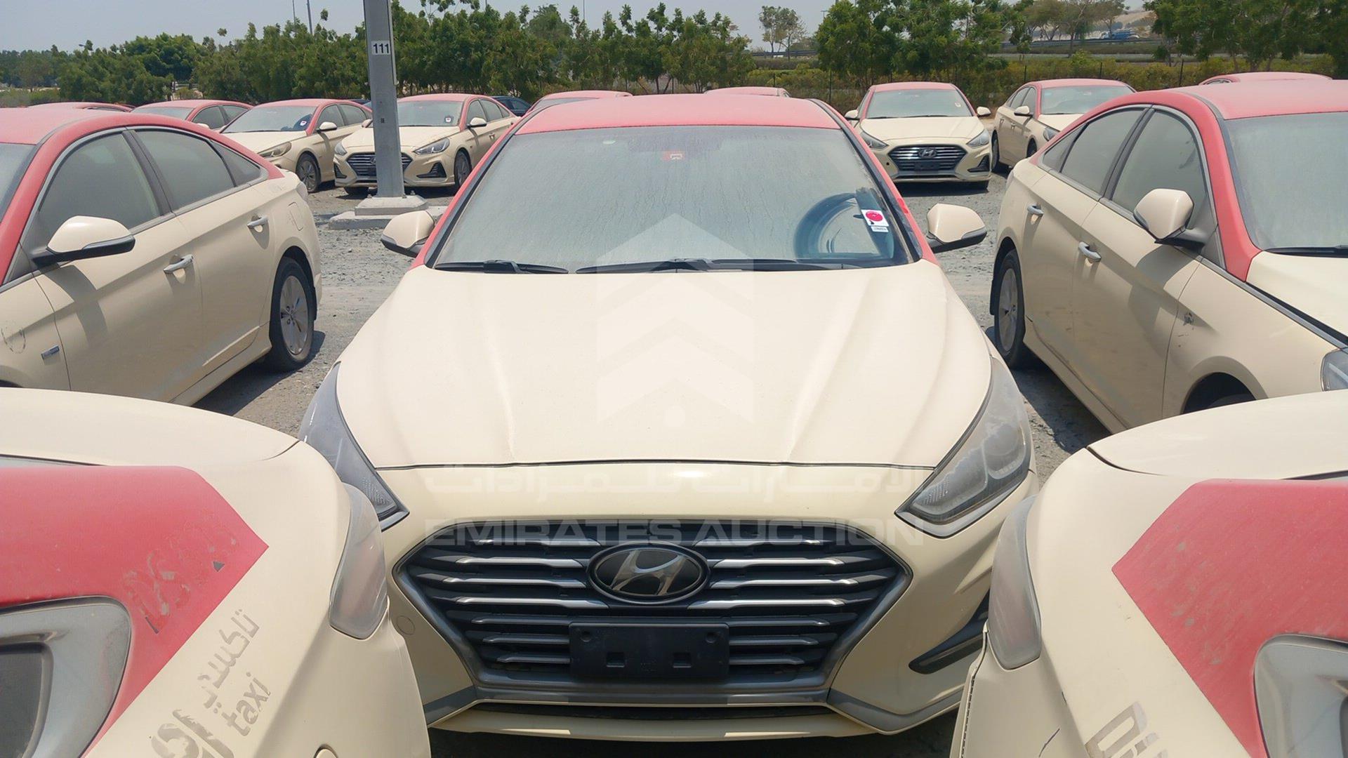 2018 HYUNDAI SONATA VIN: KMHE24138JA082115