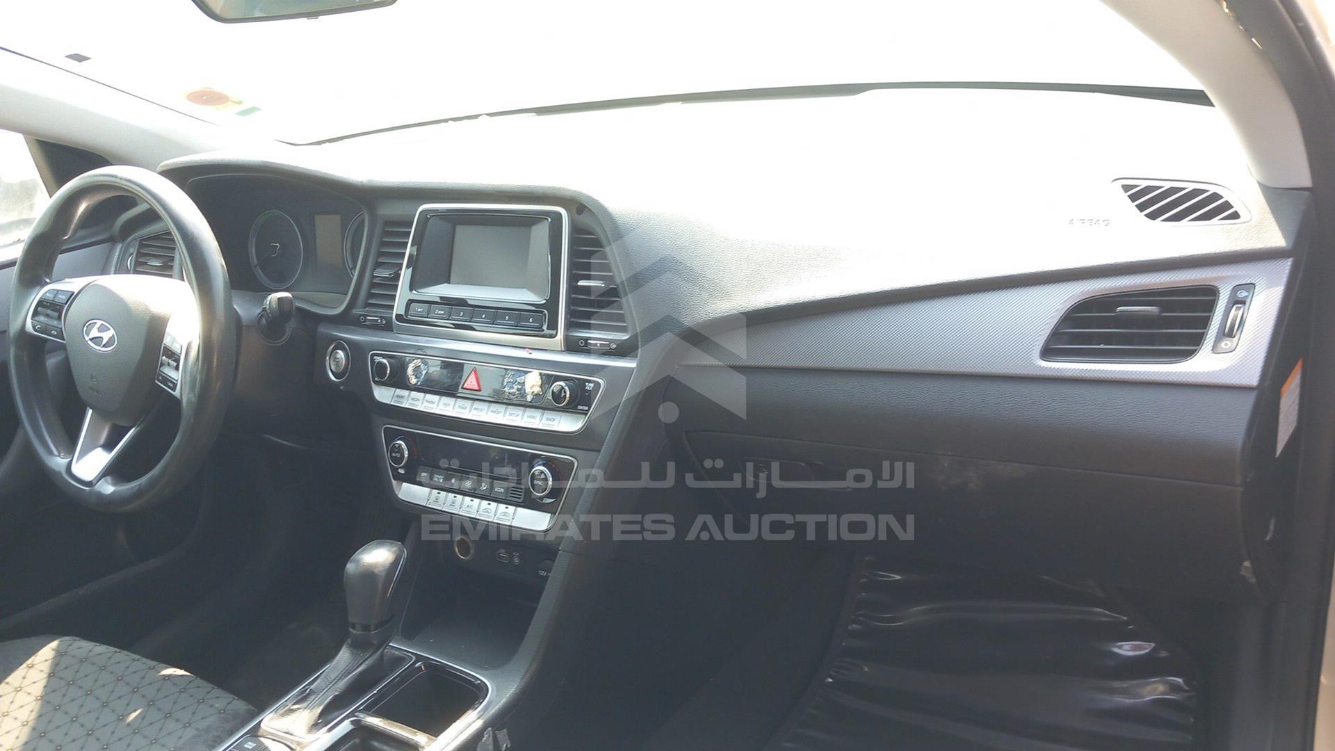 2018 HYUNDAI SONATA VIN: KMHE24132JA082093