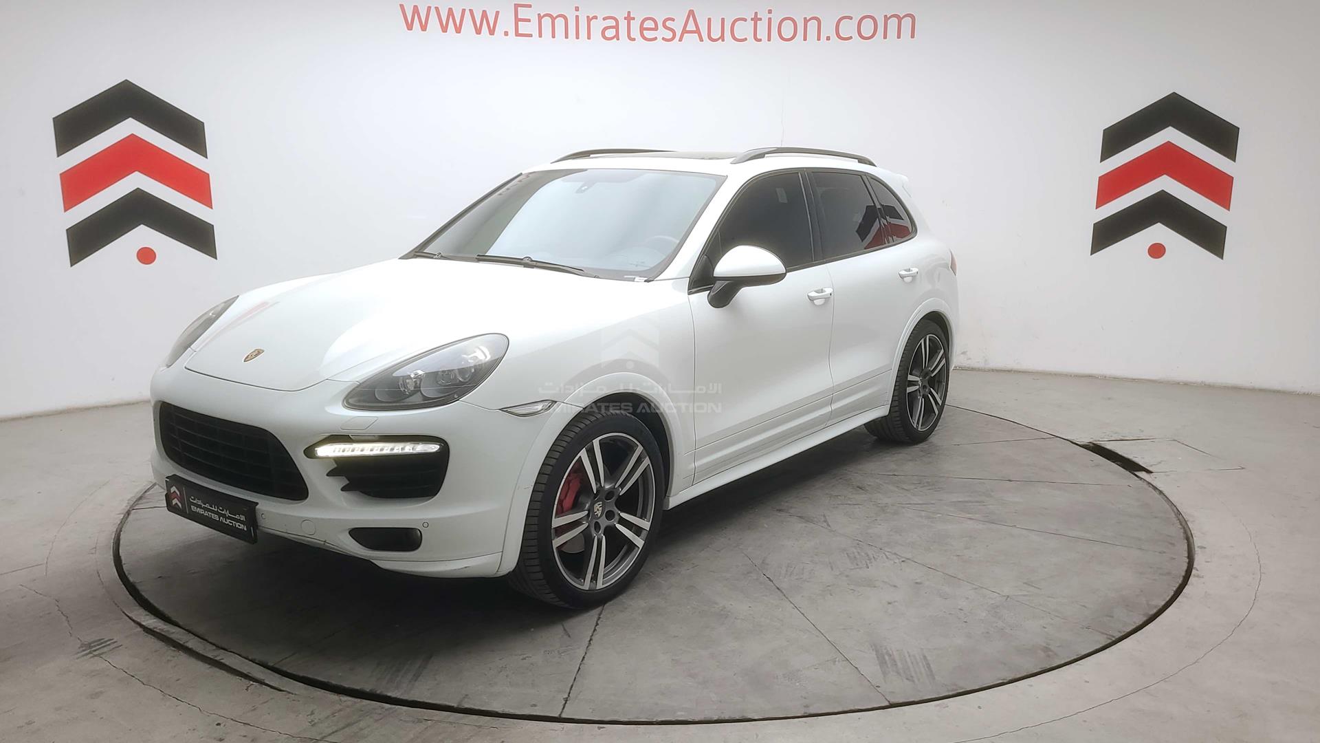 2013 PORSCHE CAYENNE GTS VIN: WP1ZZZ92ZDLA74142