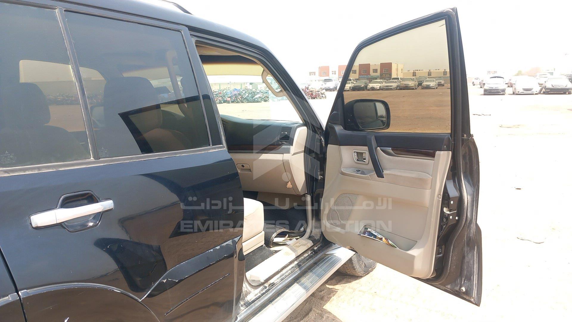 2010 MITSUBISHI PAJERO VIN: JMYLRV95WAJ715031