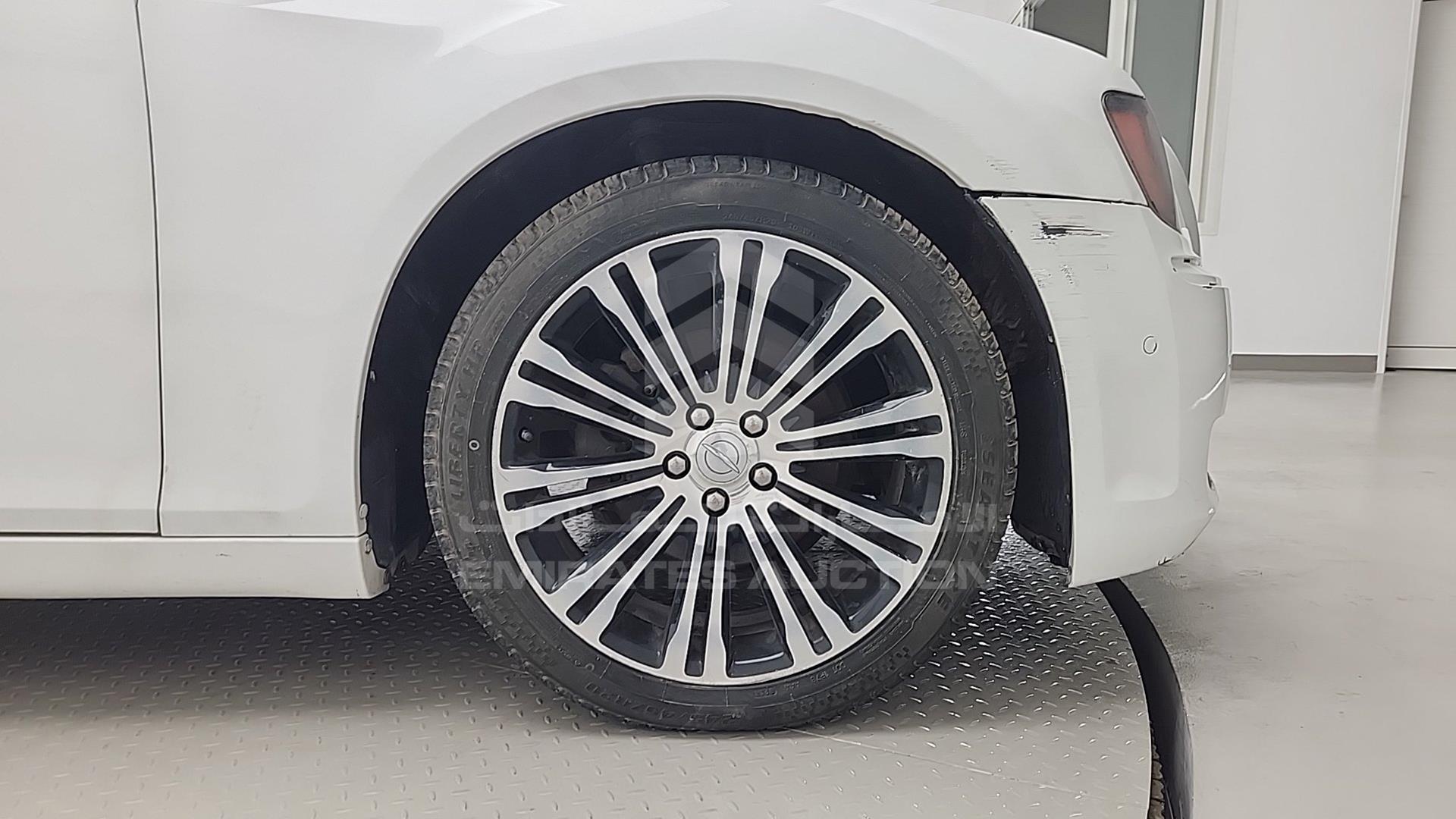 2013 CHRYSLER 300 VIN: 2C3CCABG4DH528845