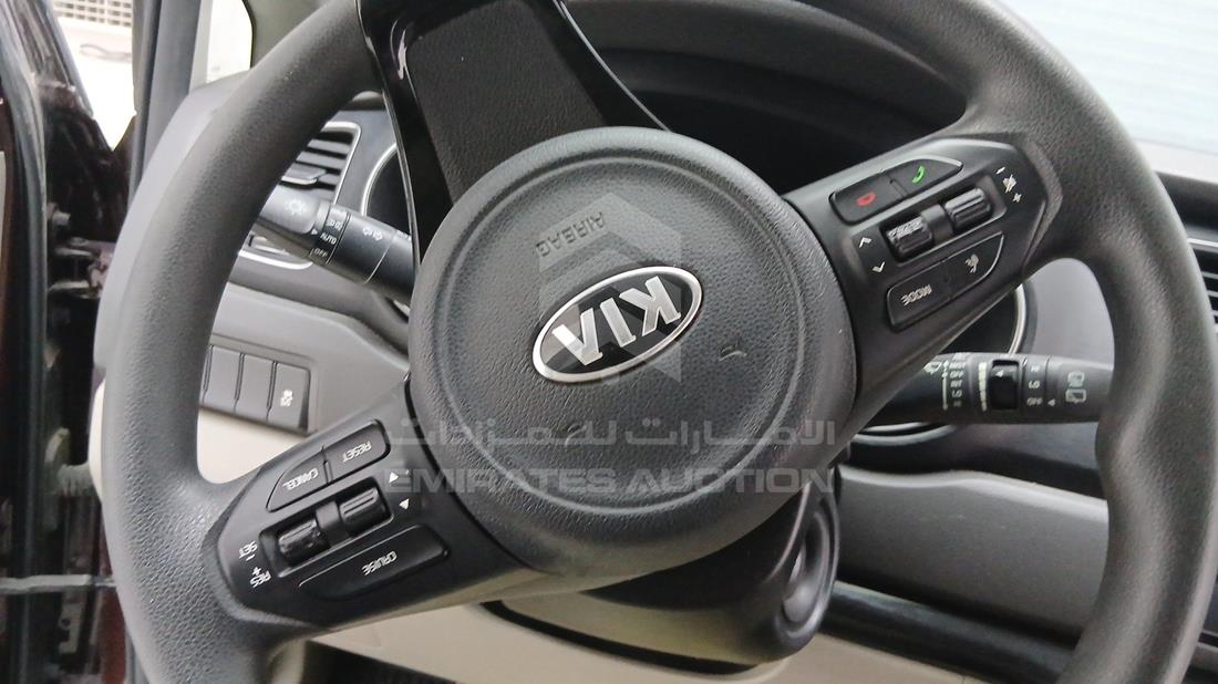 2015 Kia Sedona — Steering & Mounted Controls — Photo 20