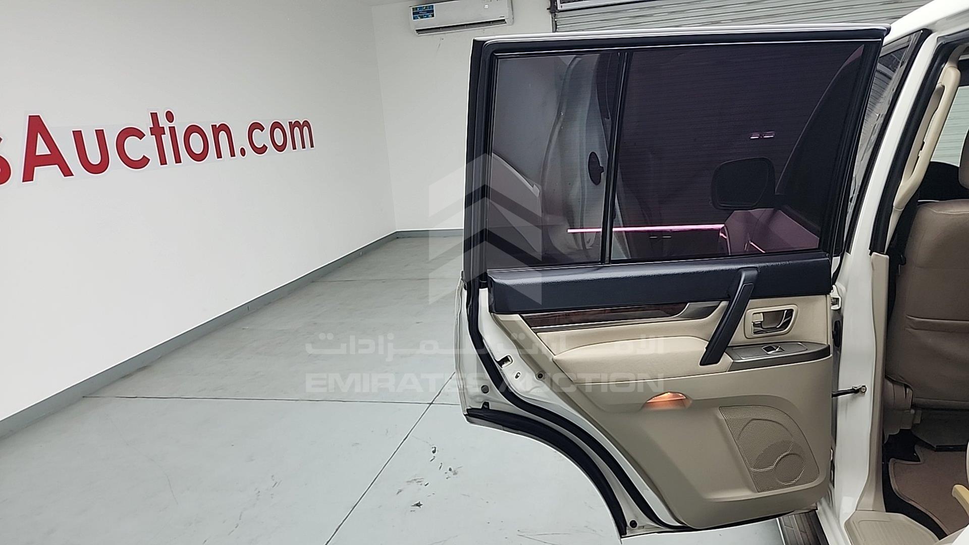 2013 MITSUBISHI PAJERO VIN: JMYLRV95WDJ704386