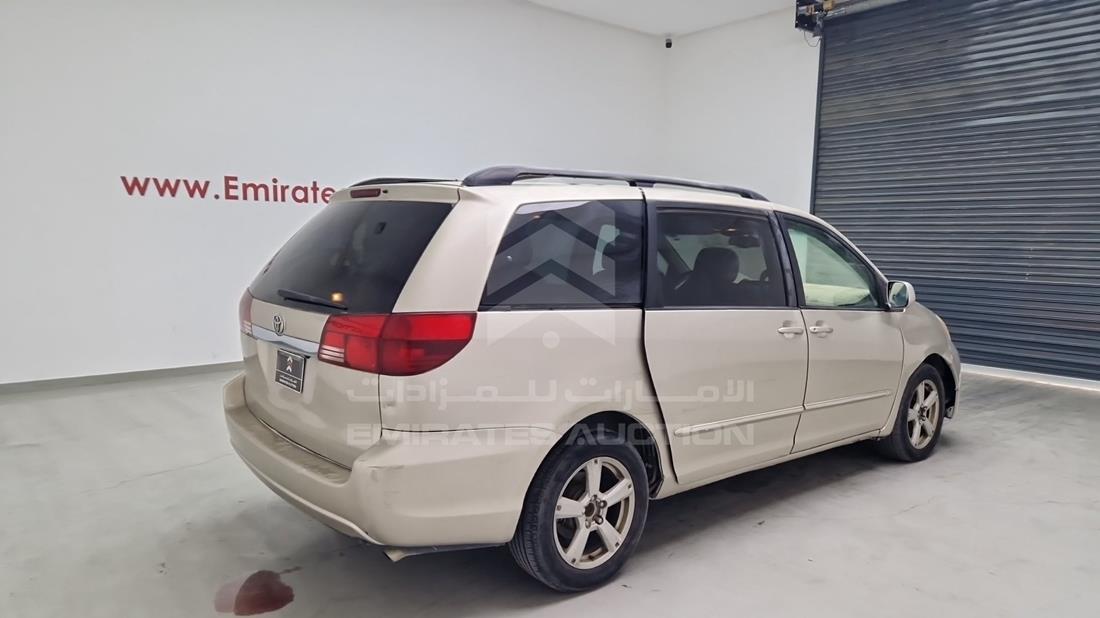 2004 Toyota Sienna — Rear Right Angle — Photo 11