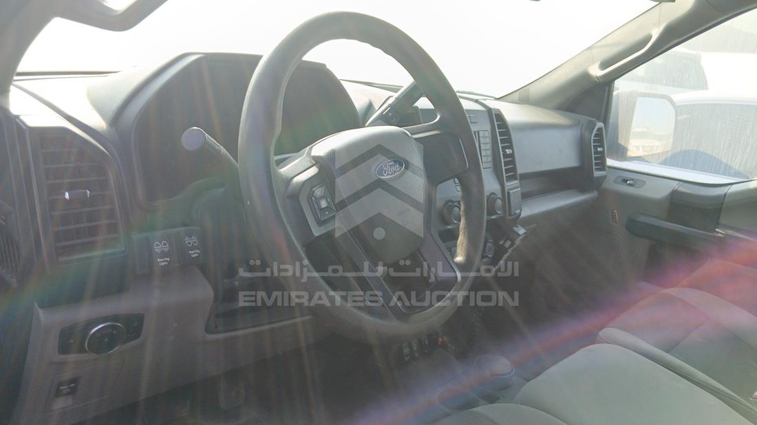 فورد اف 150 2019 — زاوية واجهة السائق الأمامية اليسرى — صورة 11