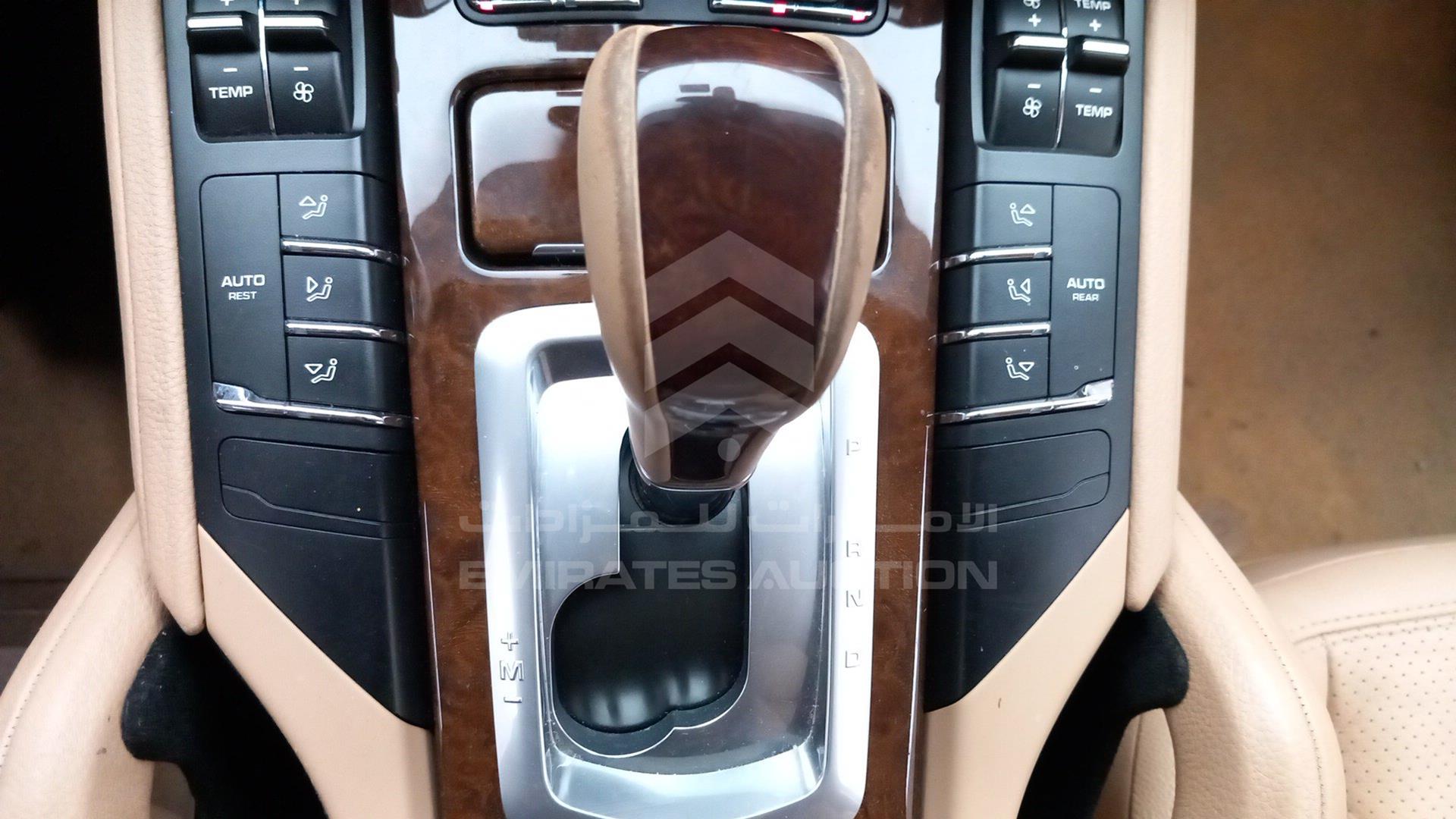2013 PORSCHE CAYENNE VIN: WP1ZZZ92ZDLA83940