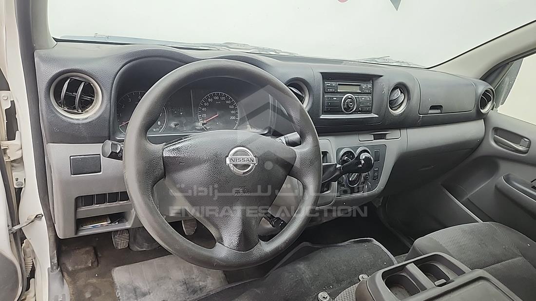 نيسان أورفان 2015 — زاوية الواجهة الكاملة — صورة 10