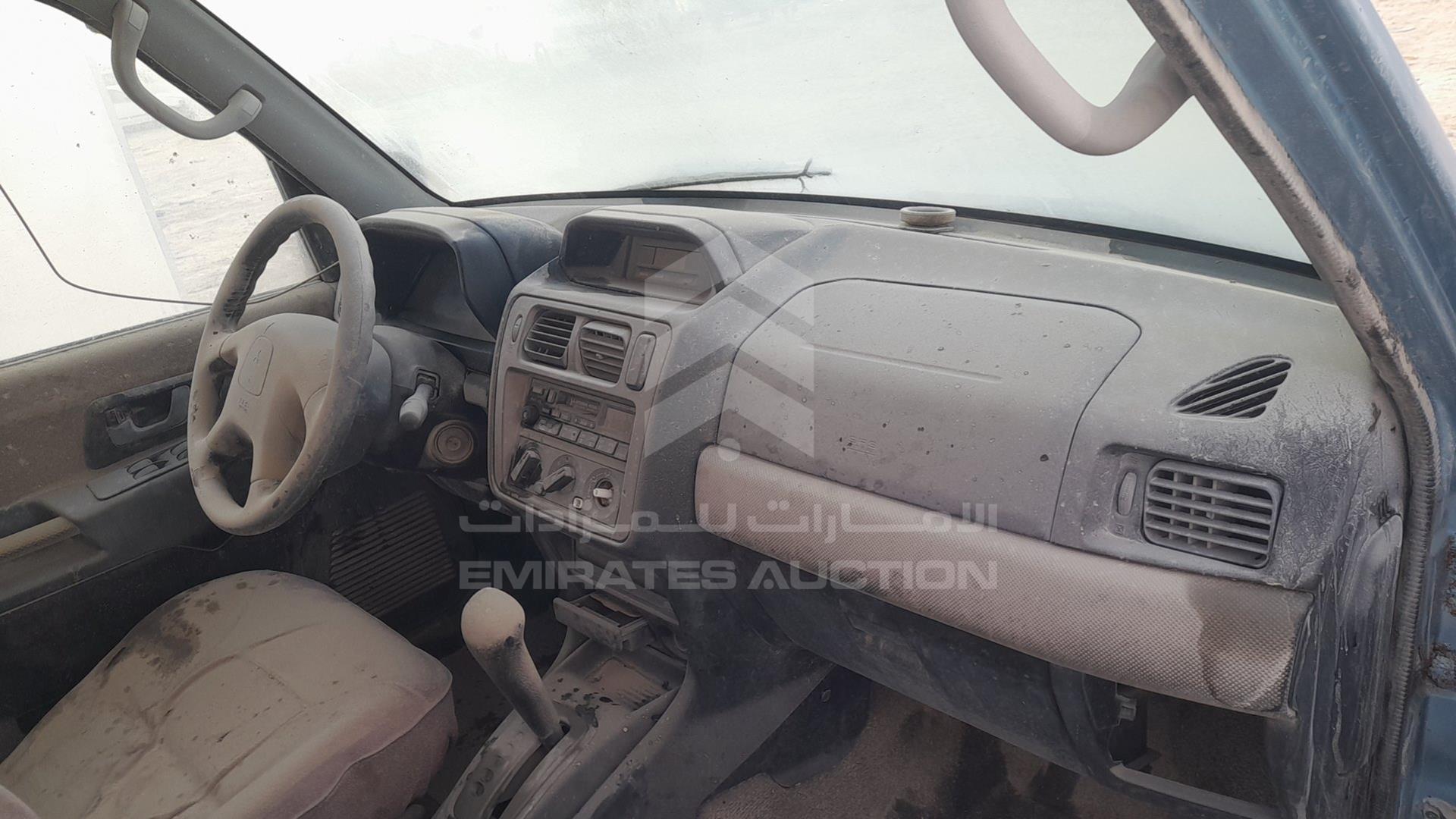 2003 MITSUBISHI PAJERO VIN: JMYLRH77W3Z704284
