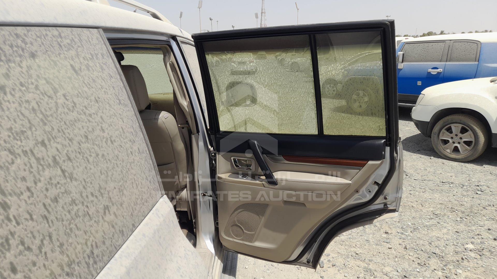 2008 MITSUBISHI PAJERO VIN: JMYLRV93W8J721894