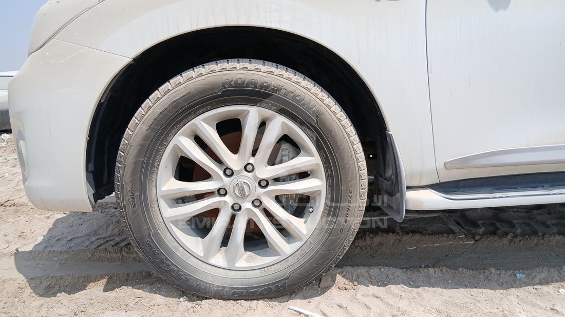 نيسان باترول 2013 — الإطار الأمامي الأيسر — صورة 31