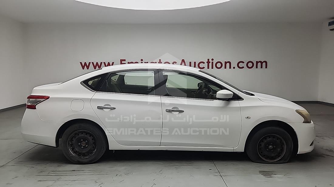 2014 Nissan Sentra — Front Right Angle — Photo 12