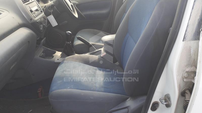 VIN: JTEHH20V400260593 Auction: EmiratesAuction Lot: 344037 JTEHH20V400260593 Toyota RAV 4 0 WHITE Photo 11