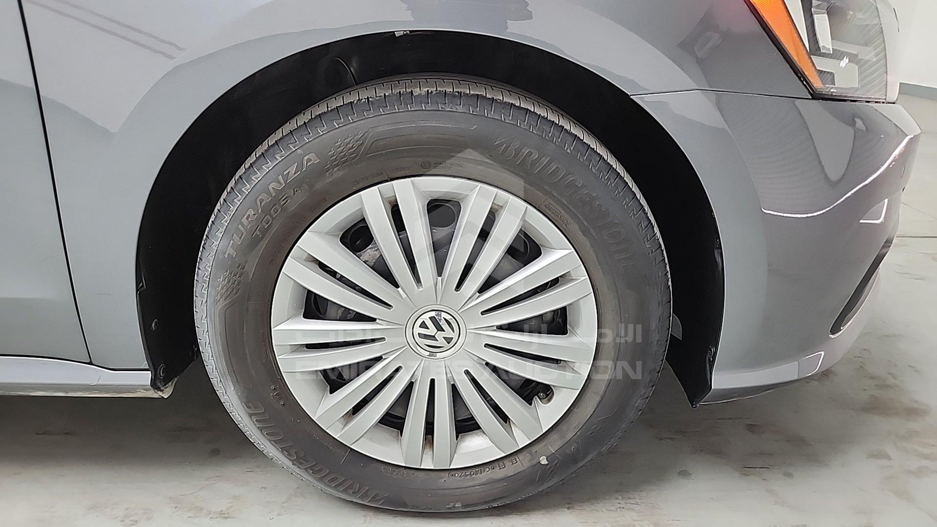 2018 VOLKSWAGEN PASSAT VIN: WVWAR7A32JC040107