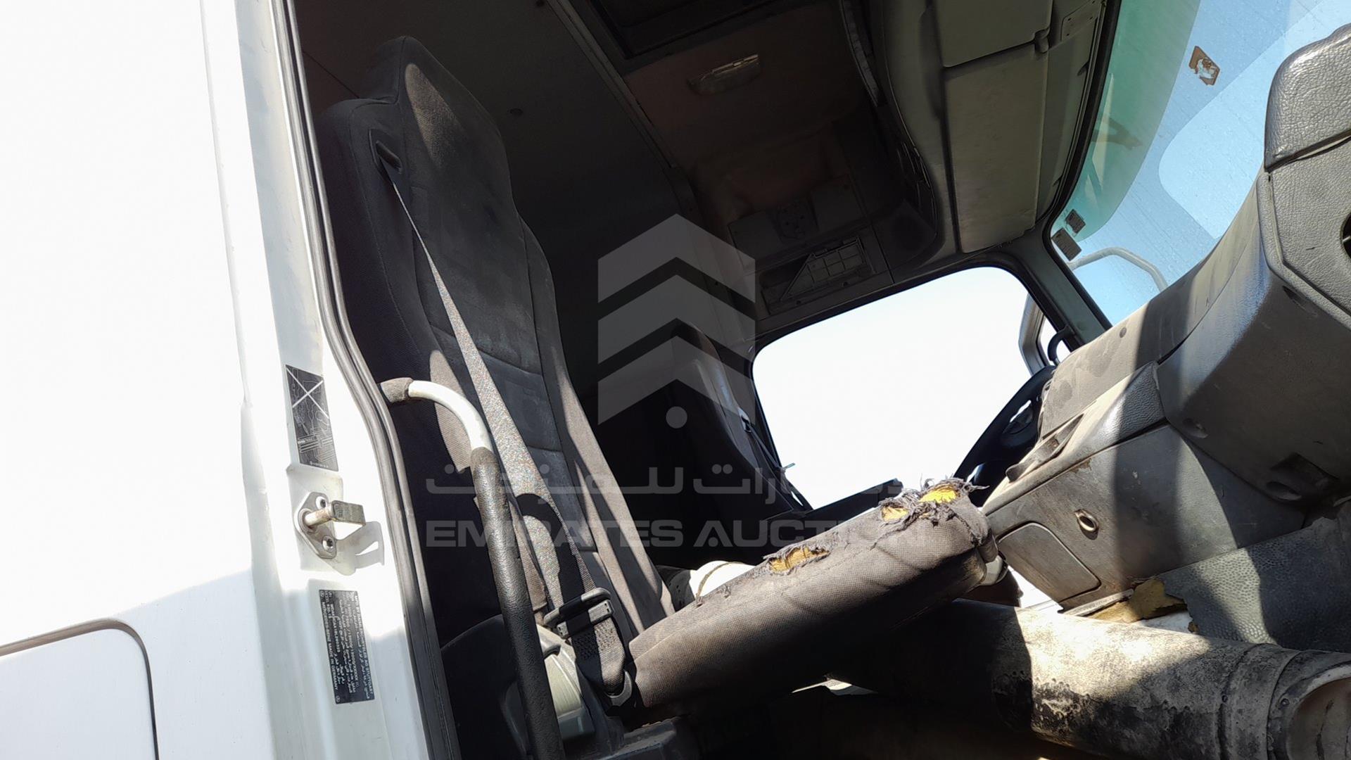 2008 MERCEDES ACTROS VIN: WDAKHCAA18L280325