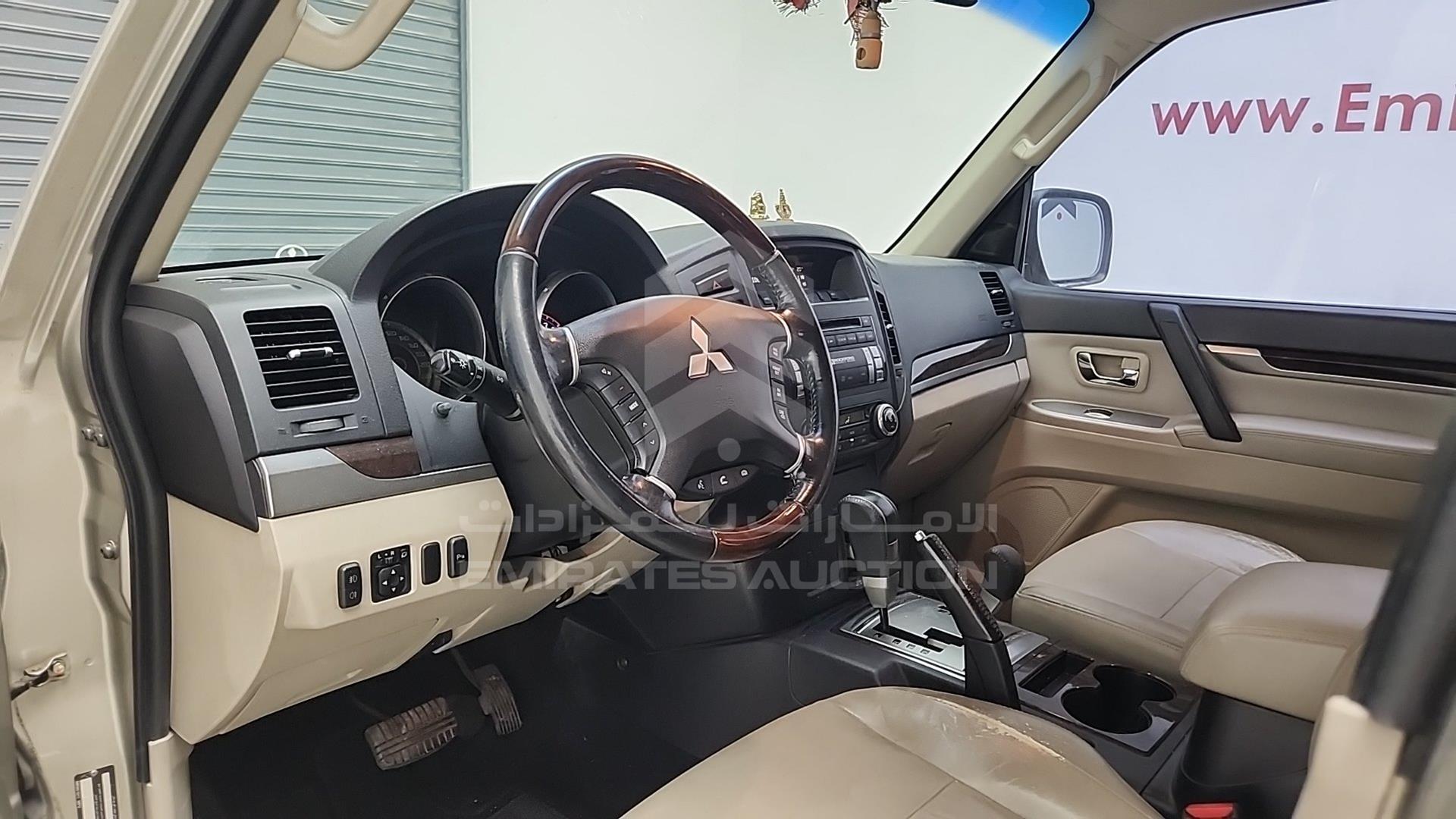 2011 MITSUBISHI PAJERO VIN: JMYLRV95WBJ706502