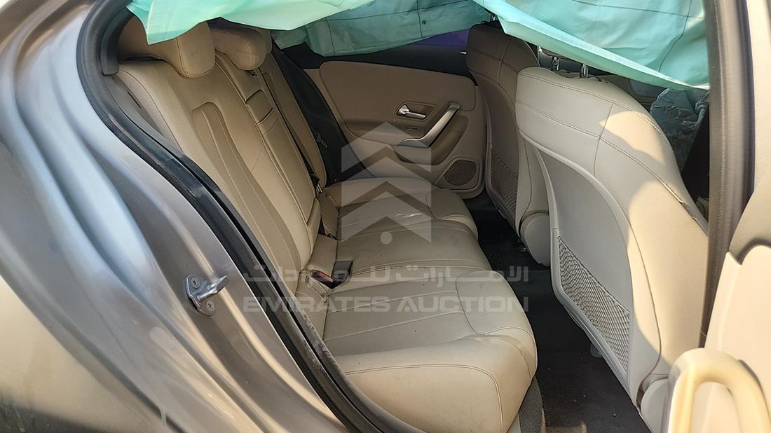 مرسيدس A220 2019 — زاوية الراكب الخلفي اليمنى — صورة 20