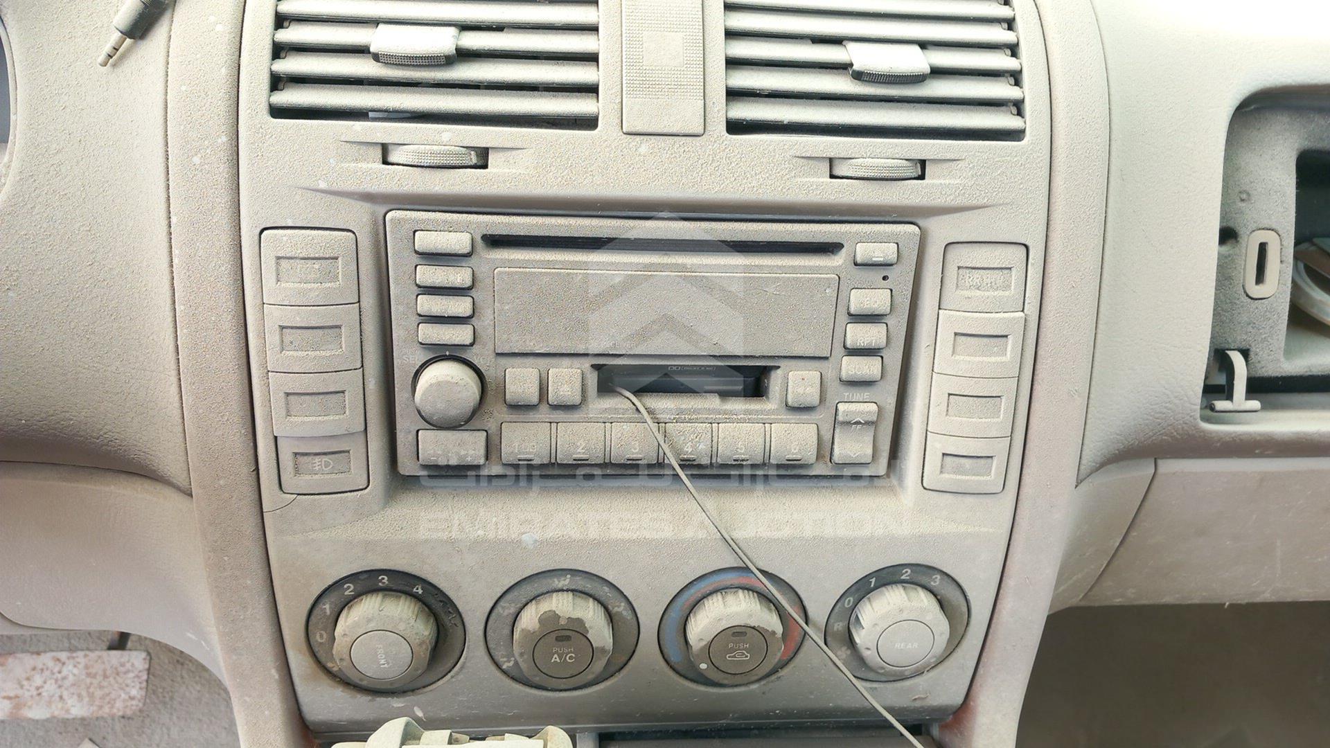 2005 KIA CARNIVAL VIN: KNAUP752456711573