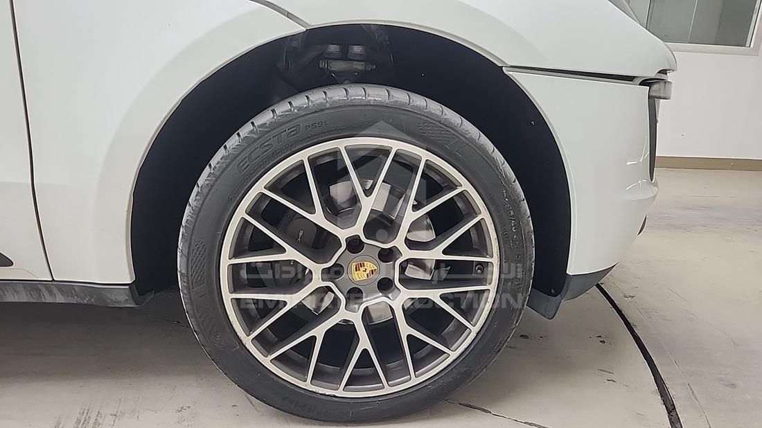 2017 Porsche Macan — Front Right Tyre — Photo 36