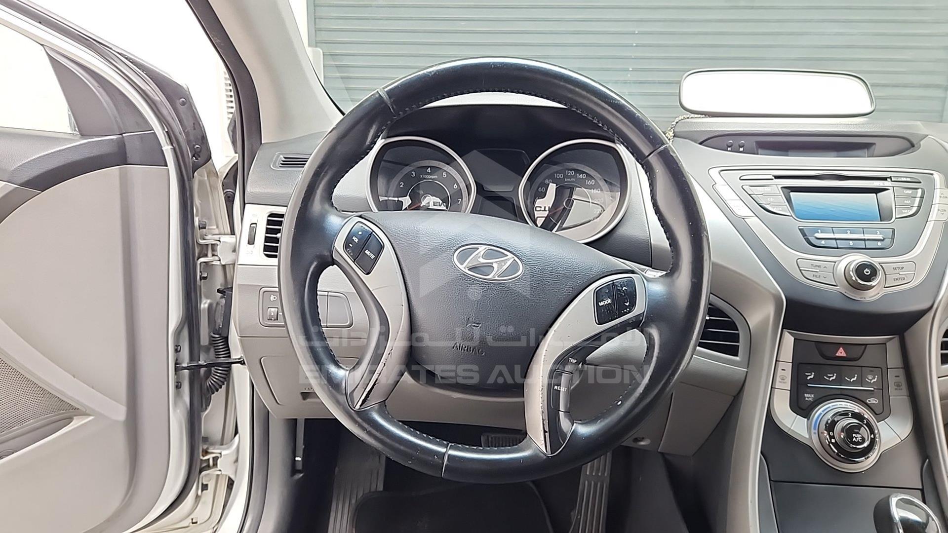 2014 HYUNDAI ELANTRA VIN: KMHDG41C5EU823807