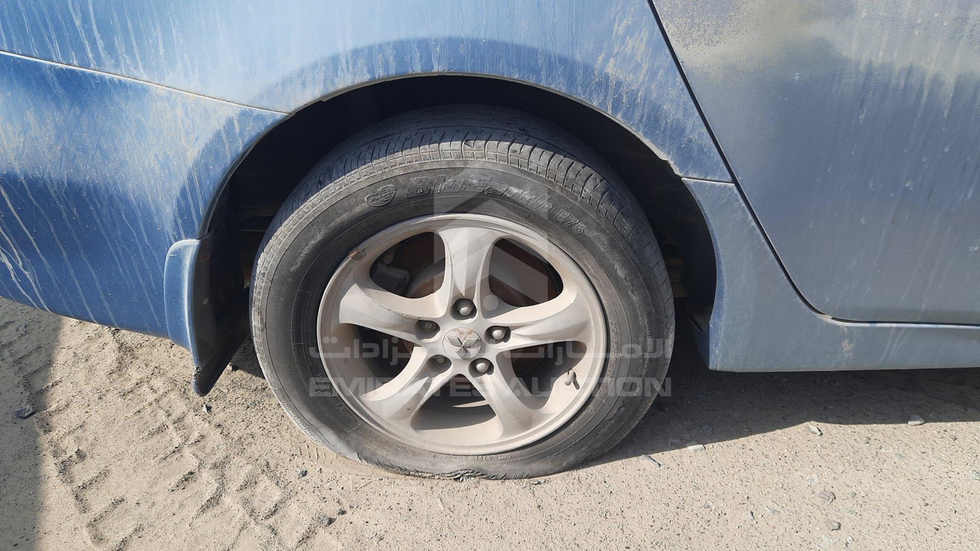 2005 MITSUBISHI GRANDIS VIN: JMYLRNA4W5Z703587