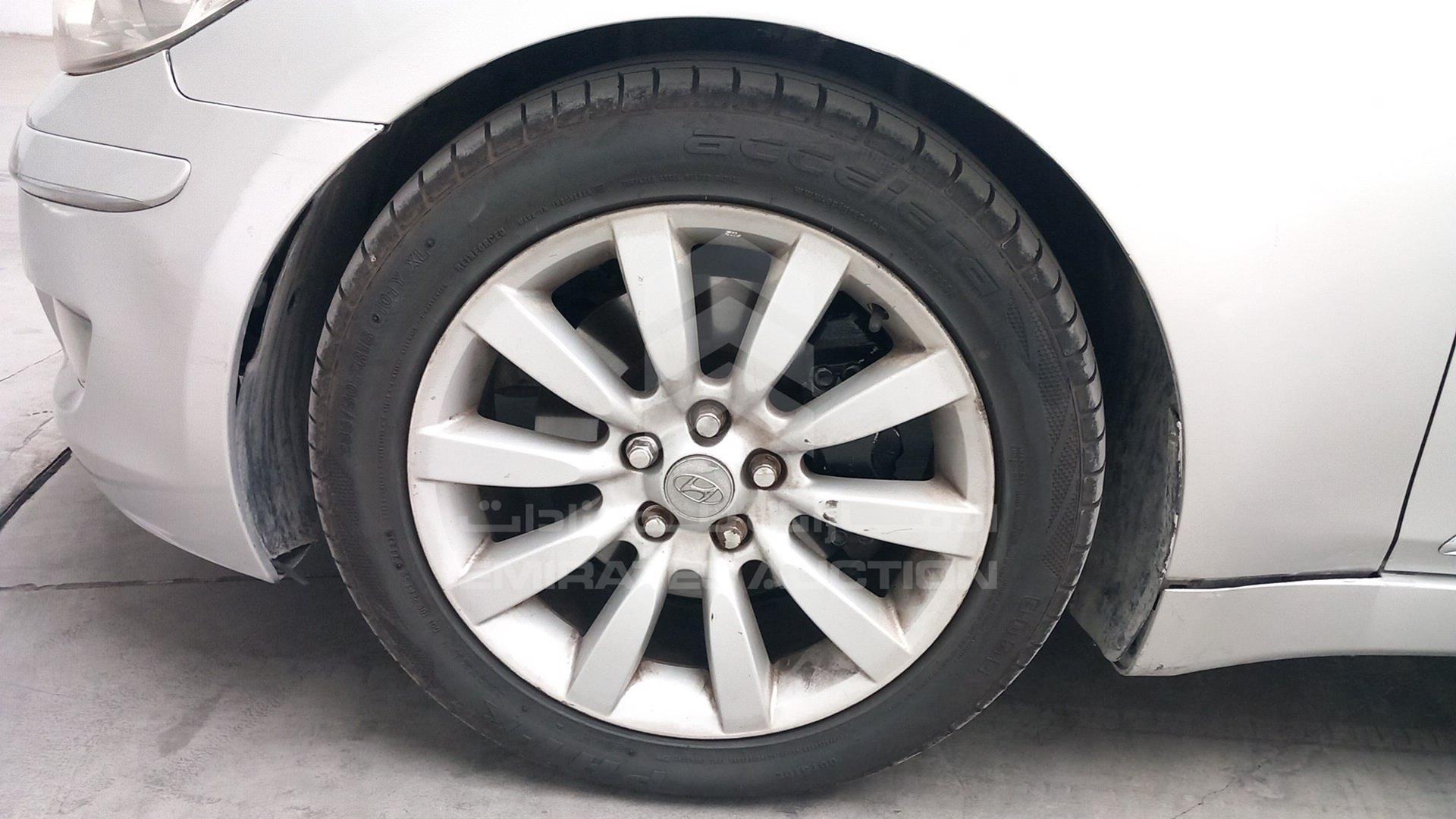2011 HYUNDAI GENESIS VIN: KMHGC4DF3BU124072