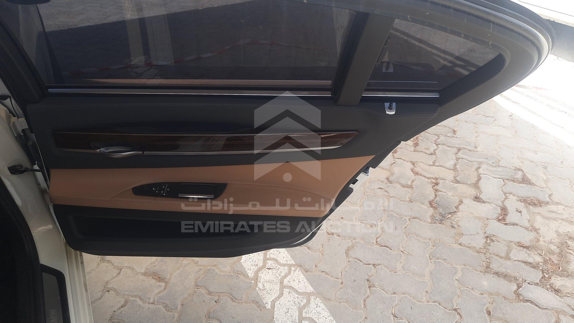 0 BMW --- VIN: WBAYE2108DDZ42176
