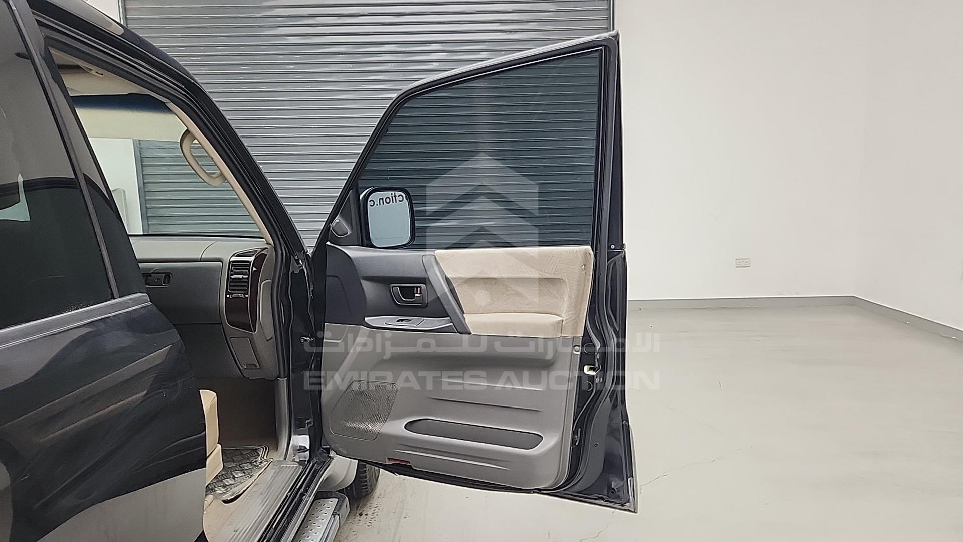 2002 MITSUBISHI PAJERO VIN: JMYLRV73W2J701499