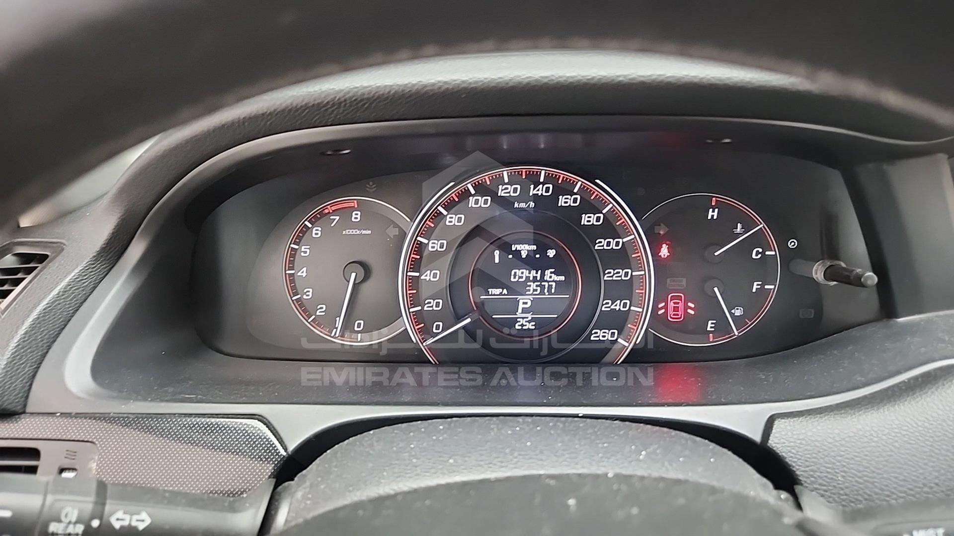 2016 HONDA ACCORD VIN: LUCCR2647G3413109