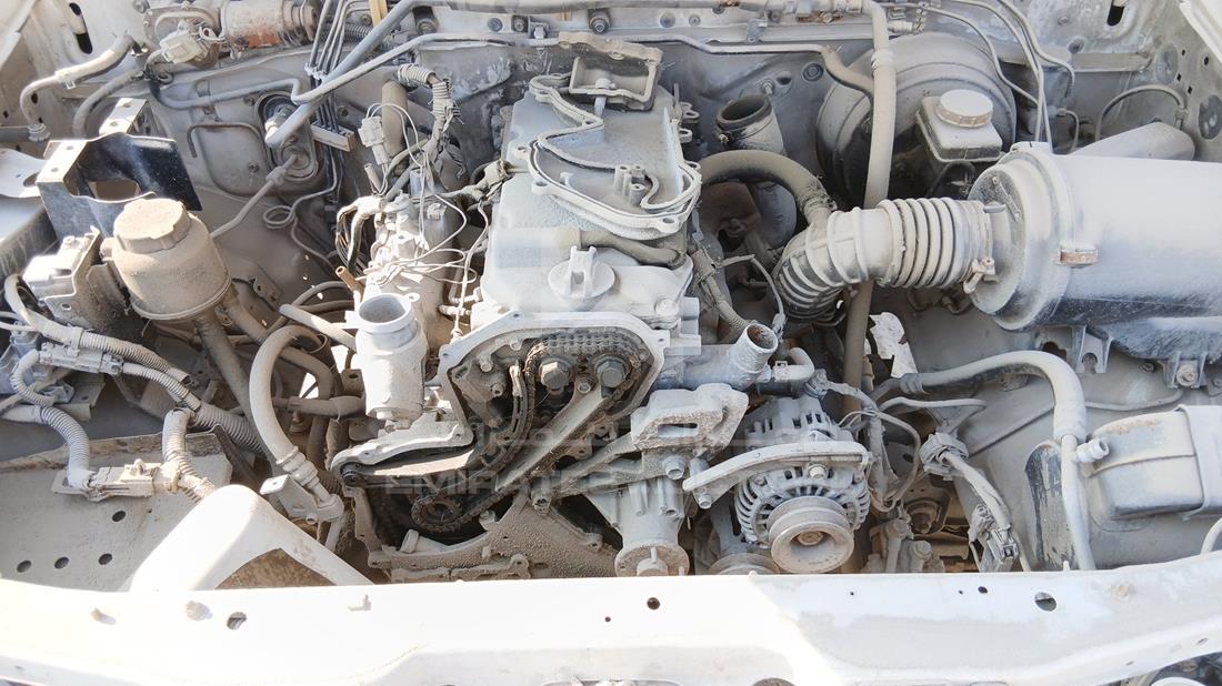 نيسان 2400 2007 — خليج المحرك — صورة 28