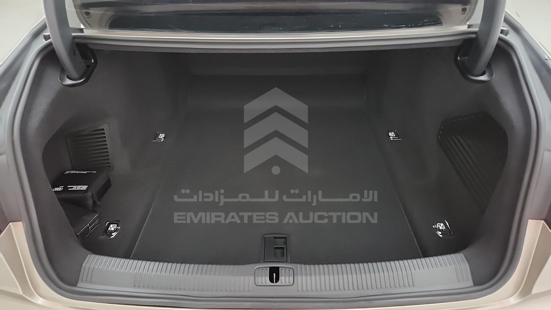 2019 AUDI A8 L VIN: WAUZZZF87KN003737