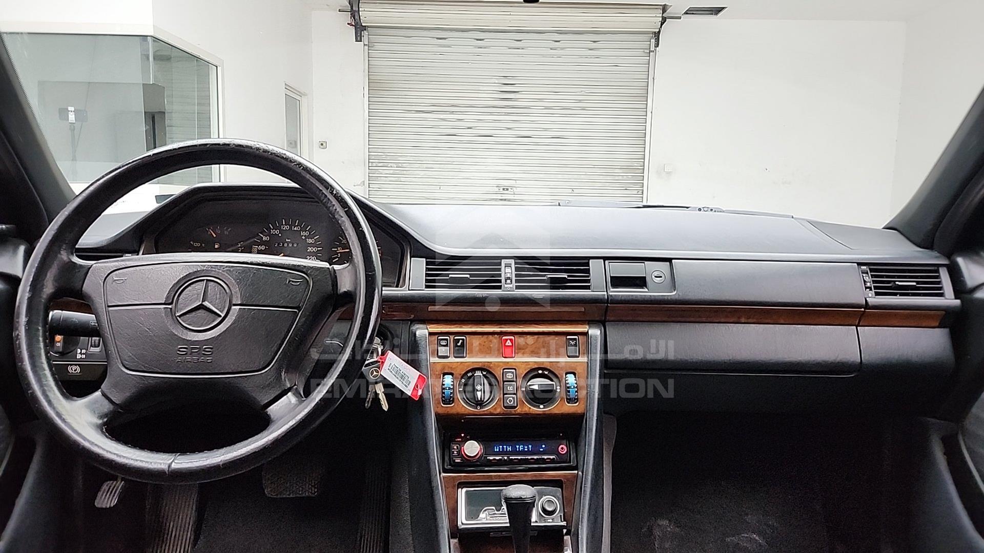 1992 MERCEDES E 300 VIN: WDB1240301B701480