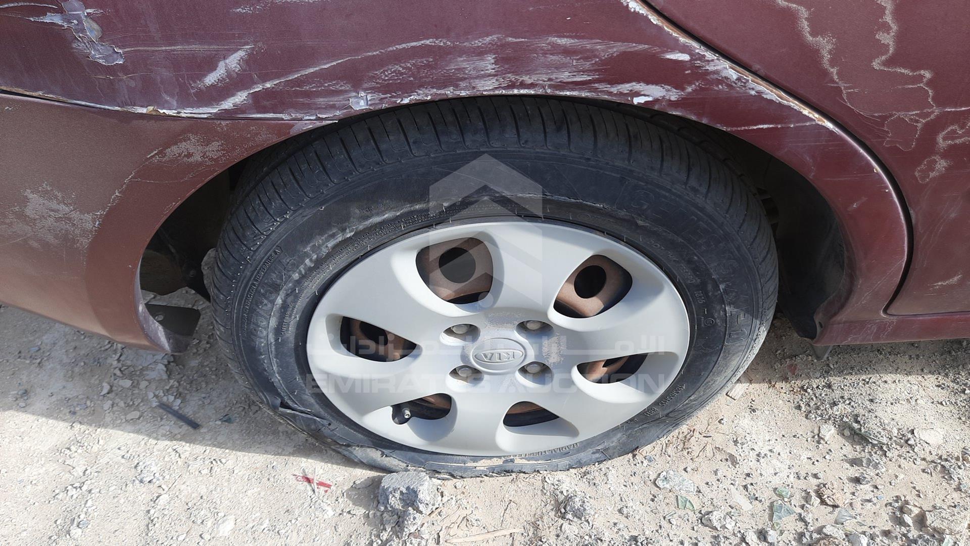 2005 KIA CERATO VIN: KNAFE242155117242