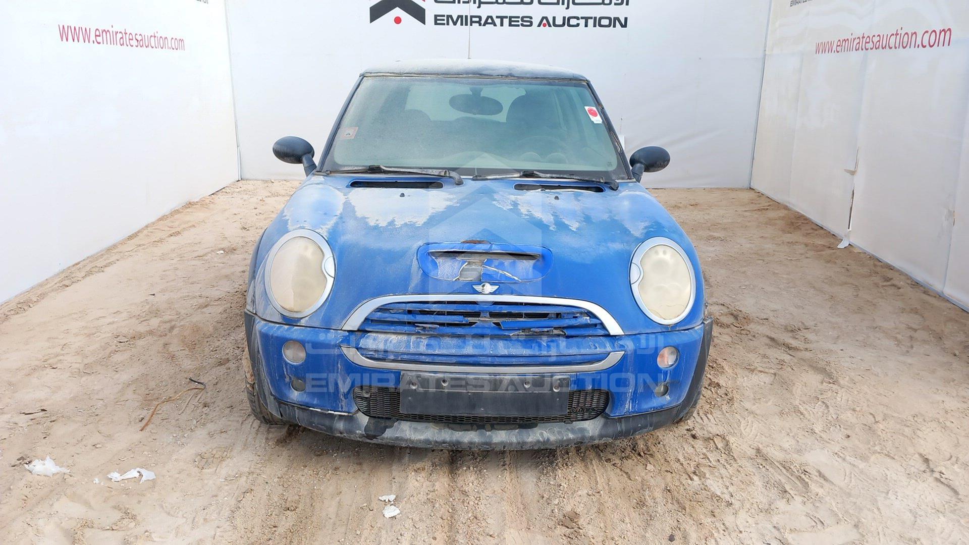 2005 MINI COOPER VIN: WMWRE31045TD32098