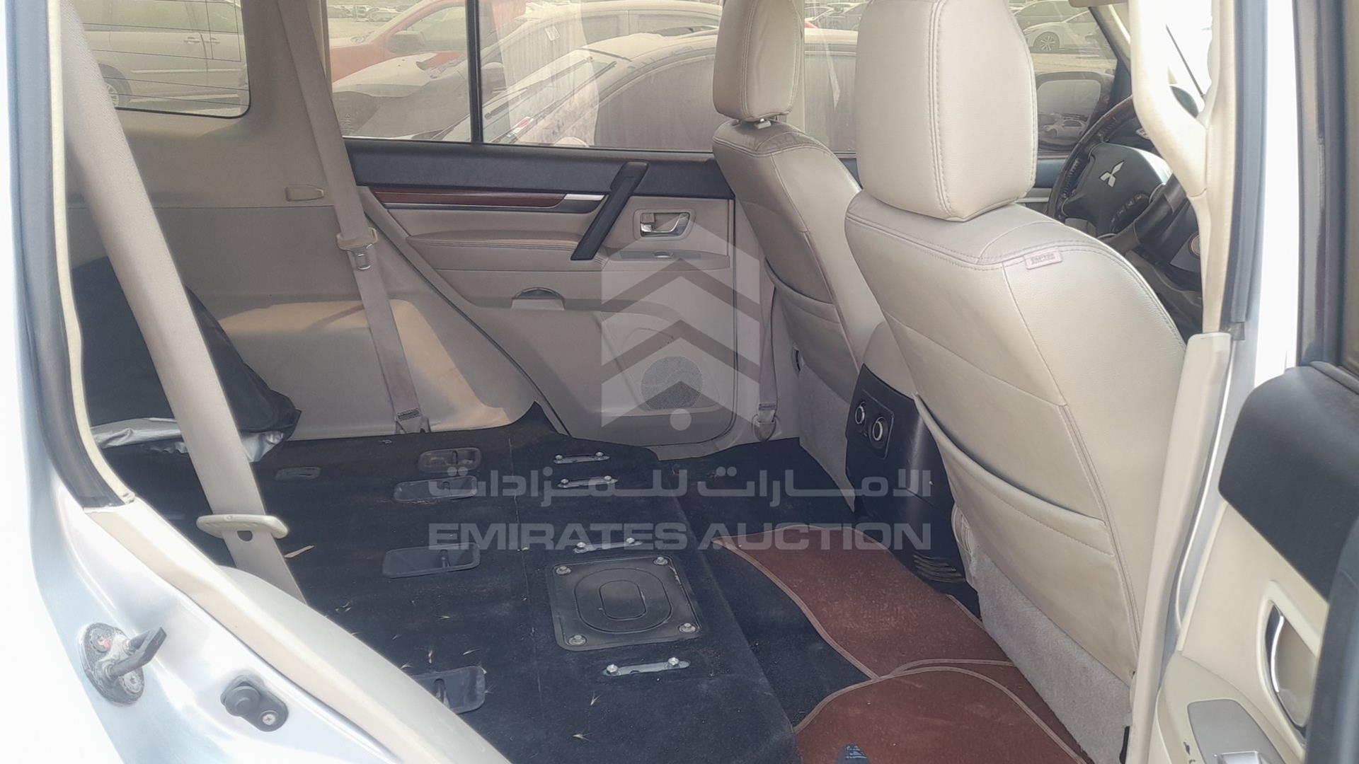 2008 MITSUBISHI PAJERO VIN: JMYLRV93W8J723952