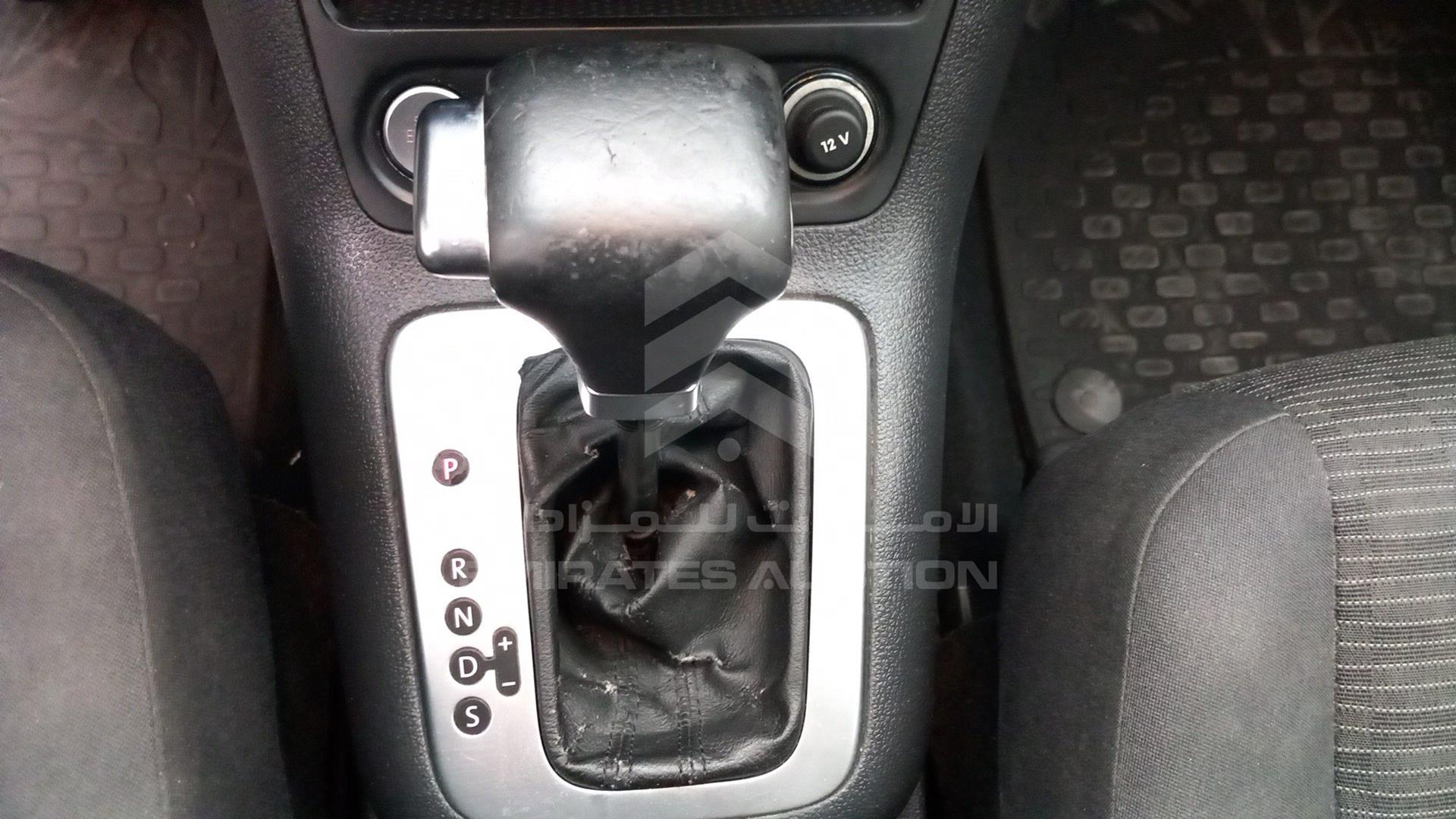 2017 VOLKSWAGEN TIGUAN VIN: WVGAV7AX1HK045504