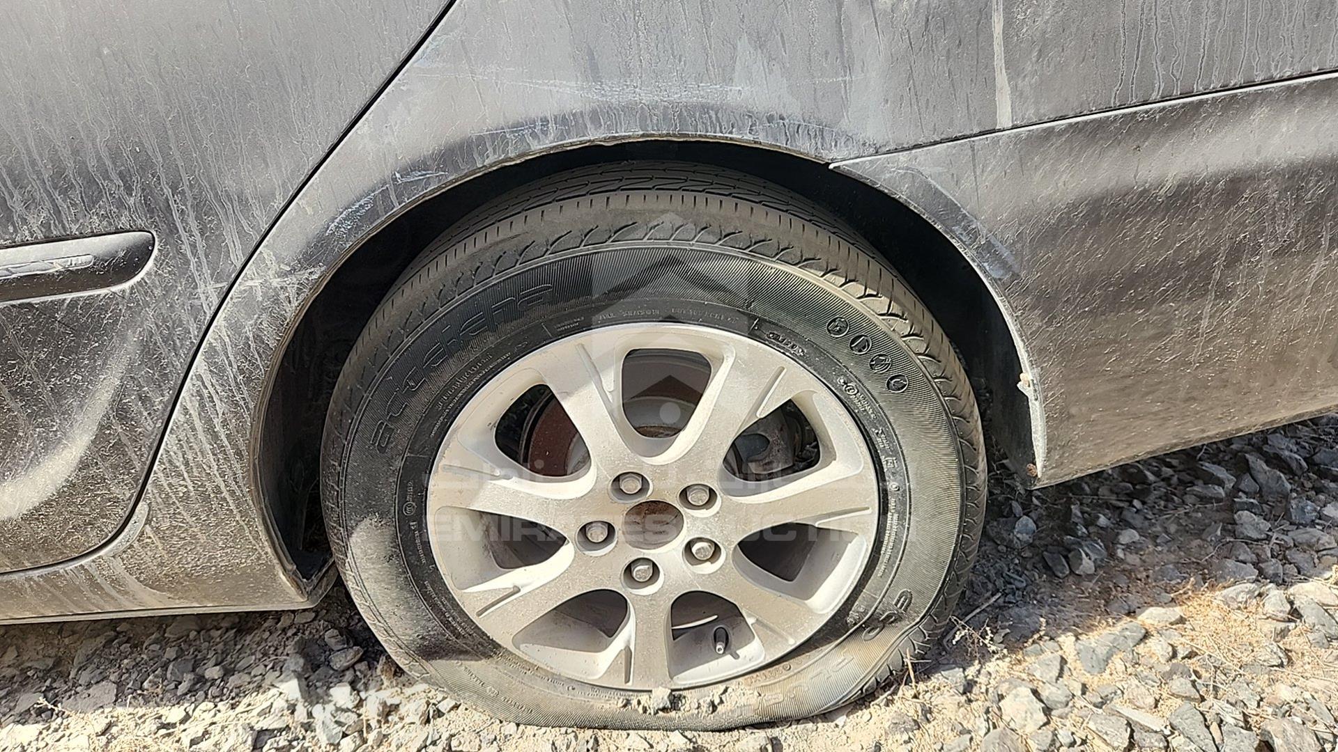 2005 TOYOTA CAMRY VIN: 4T1BF32K75U617396