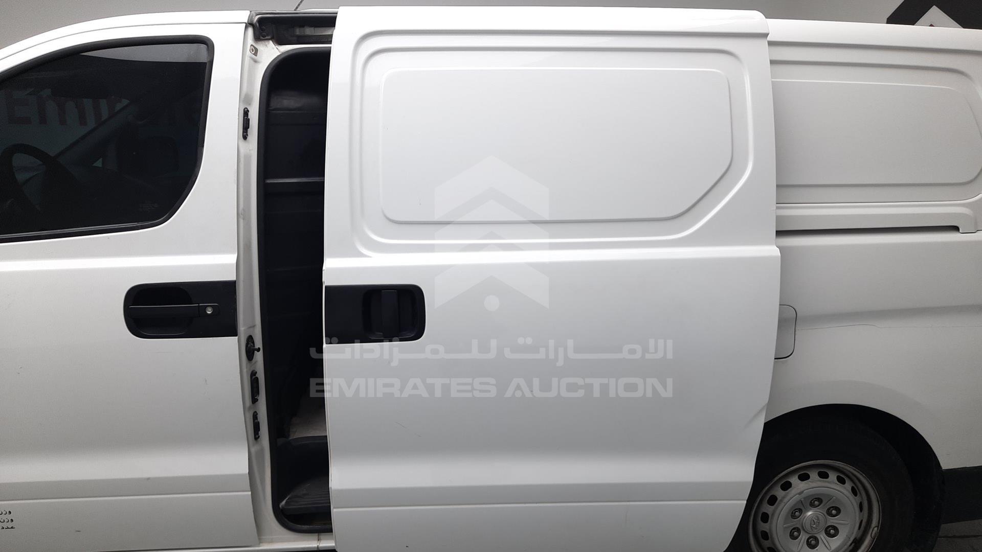 2016 HYUNDAI H1 VIN: KMHWG81R9GU756295