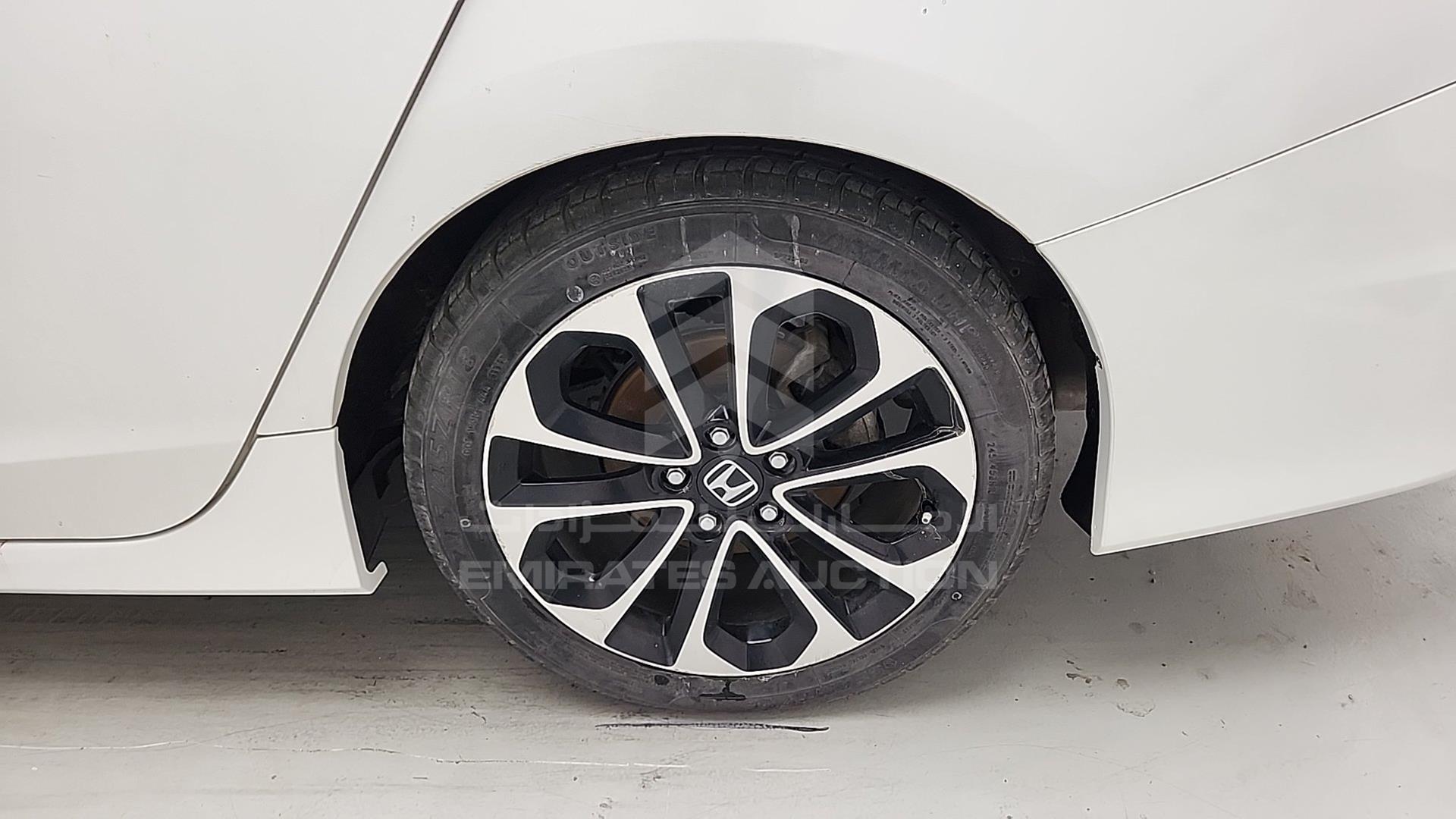 2016 HONDA ACCORD VIN: LUCCR2647G3413109