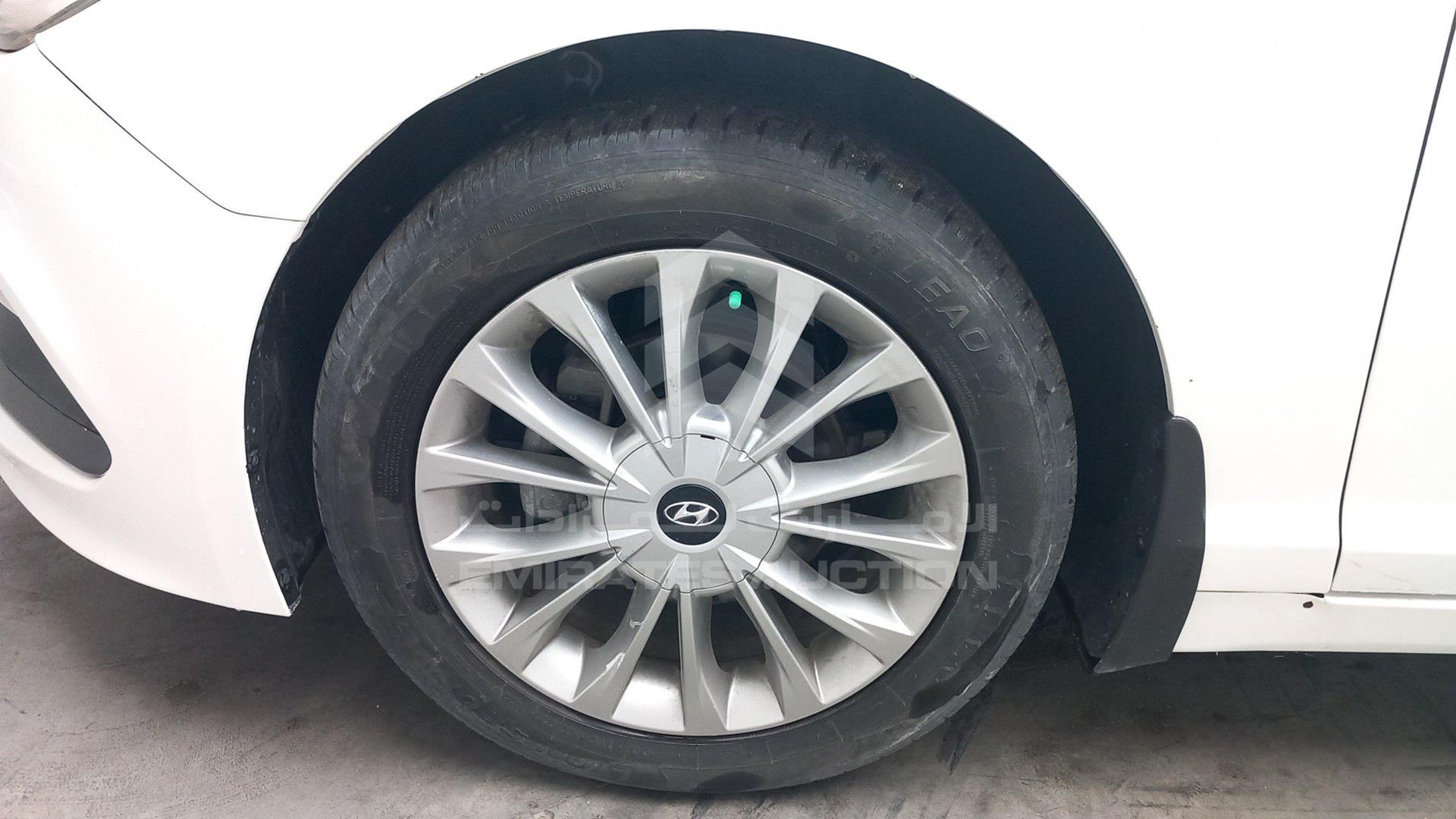 2016 HYUNDAI SONATA VIN: KMHE241G6GA168213