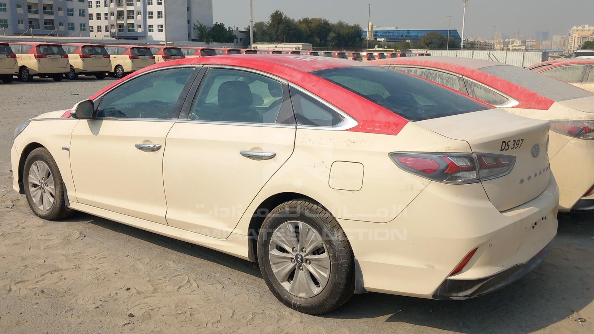 2018 HYUNDAI SONATA VIN: KMHE24131JA082134
