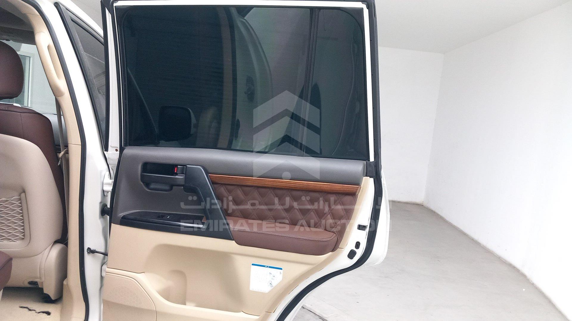 2017 TOYOTA LAND CRUISER VIN: JTMHU01JXH4137417