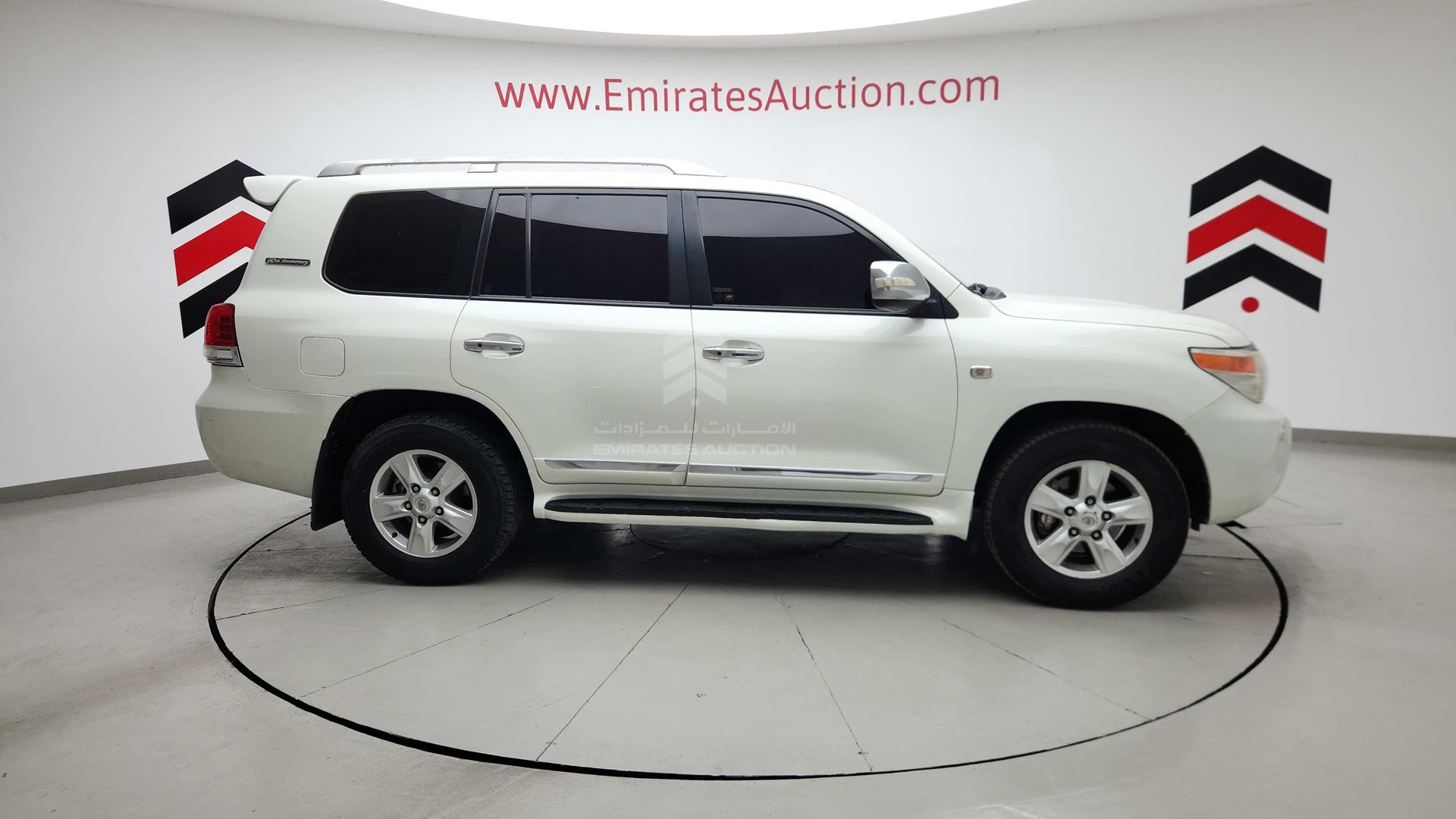 2011 TOYOTA LAND CRUISER VIN: JTMHT05J0B4039615