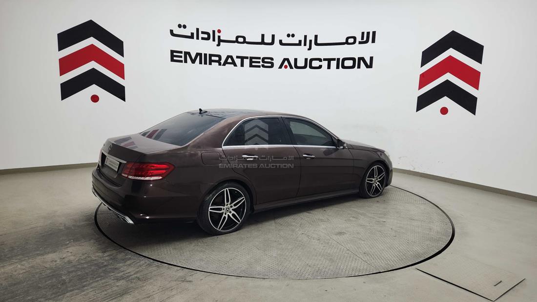 مرسيدس إى 300 2014 — الزاوية الخلفية اليمنى — صورة 8